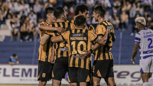 Chiqui Arce debuta con victoria en Guaraní