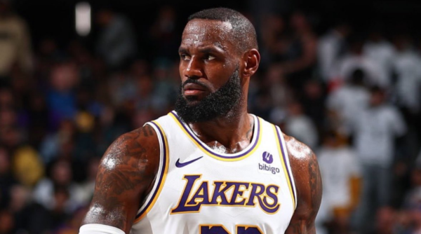Versus / LeBron James anota 40 puntos y 9 triples en victoria de Lakers