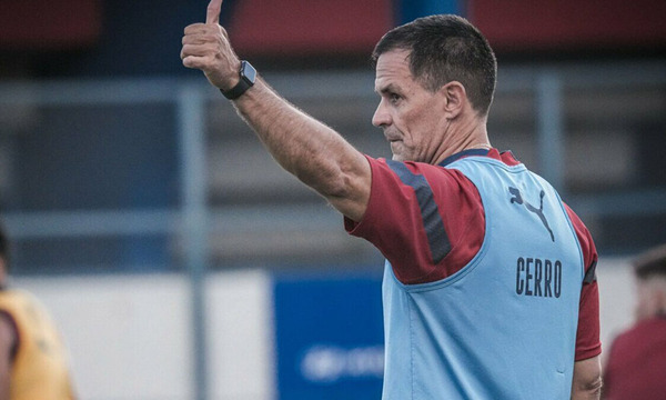Víctor Bernay fue confirmado como nuevo entrenador de un equipo del fútbol paraguayo.