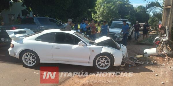  CHOQUE ENTRE AUTOMÓVIL Y MOTOCICLETA DEJA ACOMPAÑANTE LESIONADA - Itapúa Noticias