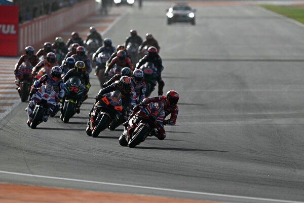 Versus / Tras la Fórmula 1, el grupo estadounidense Liberty Media se queda la MotoGP
