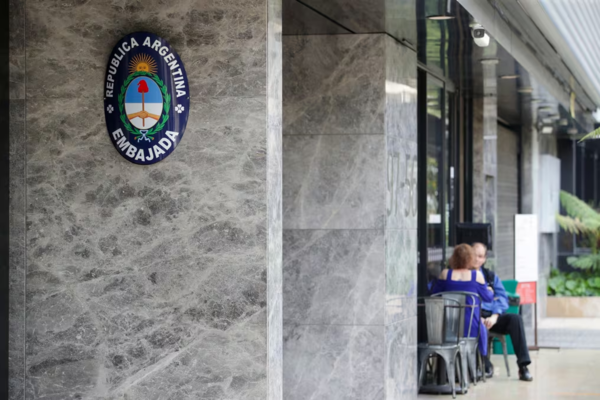 Argentina y Colombia anuncian vuelta de sus embajadores tras crisis