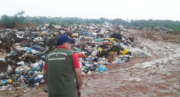 Desidia municipal y mirada complaciente de la Fiscalía ambiental en botadero de Caazapá - PDS RADIO Y TV