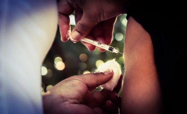 Empiezan a distribuir vacunas para inmunizaciones contra la influenza