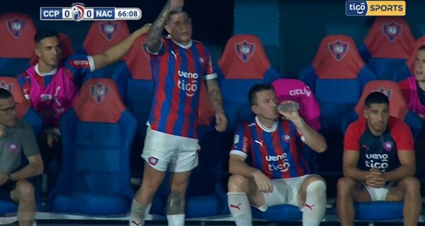 El disgusto de Iturbe con Manolo Jiménez por el cambio ante Nacional