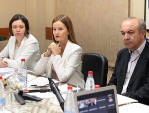 Impulsores de “Chau nepotismo” se reúnen con la Comisión de Legislación del Senado · Radio Monumental 1080 AM