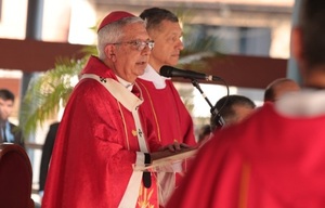 Cardenal pide conversión de corruptos en misa de Pascua