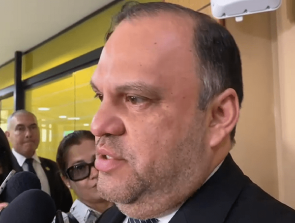 No existen los votos para desaforar a Mario Abdo, asegura el senador Varela · Radio Monumental 1080 AM