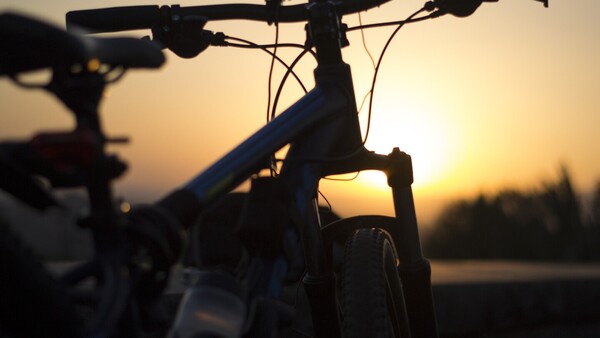 "Conductor nos jugó a matar”, relata ciclista embestida en la Costanera