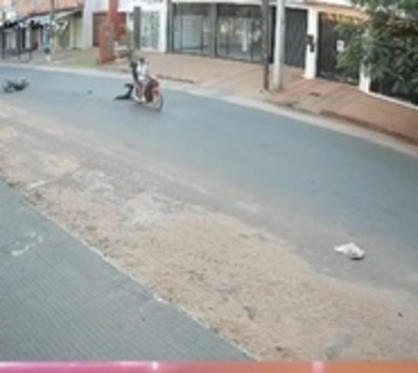 Así motochorros asaltaron a una mujer en Caaguazú - Paraguay.com