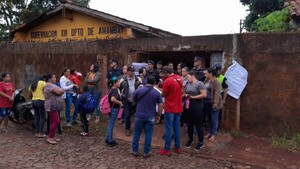 Padres exigen claridad en el manejo administrativo en colegio de Pedro Juan Caballero