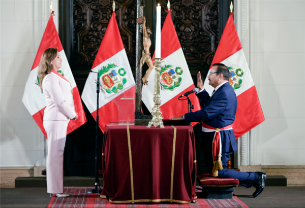 Seis ministros renuncian en medio de investigación por "Rolexgate" en Perú