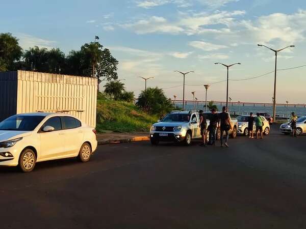 Lento “operativo retorno” en el puente internacional - Nacionales - ABC Color