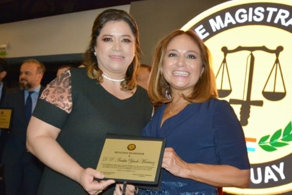 Mientras defensora goza hace 8 años de permiso sus colegas asisten a 298 personas en su unidad