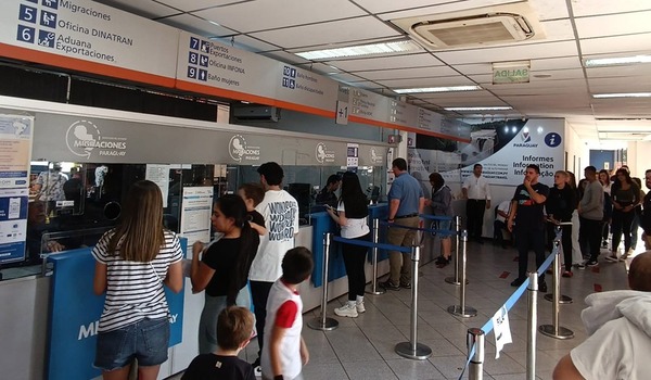 21.552 paraguayos salieron del país por CDE durante Semana Santa