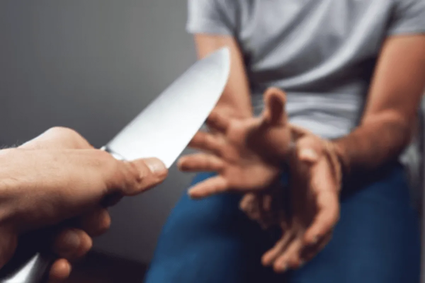 Detuvieron a un hombre por amenazar de muerte con cuchillo a su esposa - Noticiero Paraguay