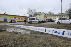 Un niño muere en un tiroteo en escuela de Finlandia