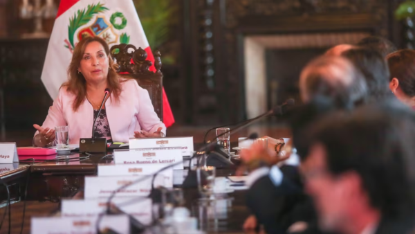 Perú: renuncian tres ministros en medio de investigación a la presidenta Dina Boluarte