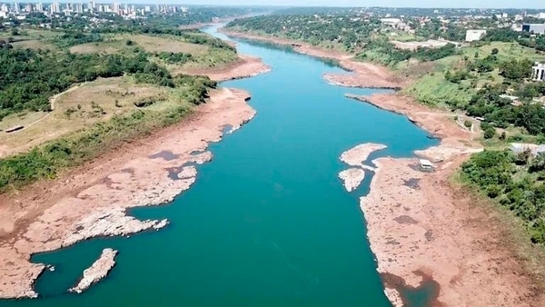 La navegación fluvial afectada por la bajante del río Paraná en Argentina - La Tribuna