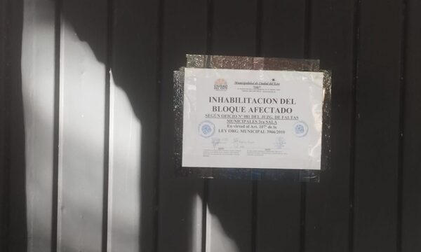 Alumnos quedan sin clases por peligro de derrumbe en pabellón de colegio
