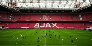 Versus / Ajax suspende a su máximo ejecutivo, acusado de uso de información privilegiada