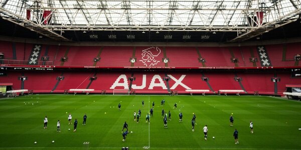 Versus / Ajax suspende a su máximo ejecutivo, acusado de uso de información privilegiada