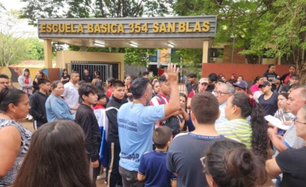 Alumnos pierden clases por peligro de derrumbe en Escuela Guasu