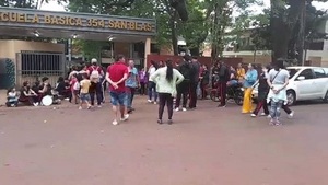 Peligro de derrumbe deja sin aulas a 350 alumnos - Noticias Paraguay