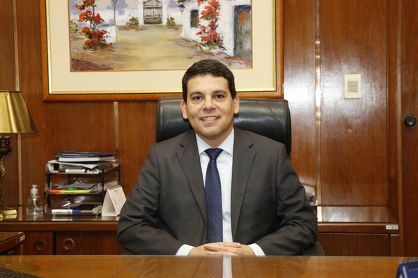 Holger Insfrán es el nuevo Superintendente de Bancos del BCP - MarketData
