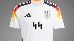 Alemania rediseñará camiseta tras polémica por parecido a símbolos nazis