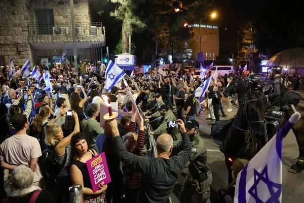 Manifestantes israelíes piden renuncia del primer ministro Netanyahu - Mundo - ABC Color