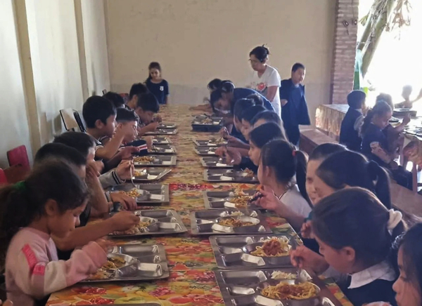 El almuerzo escolar llega en 12 escuelas de Ciudad del Este - La Clave