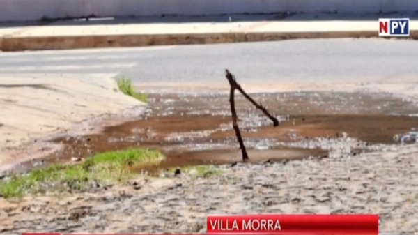 Vecinos del barrio Las Lomas exigen solución a la Essap debido a caños rotos - Noticias Paraguay