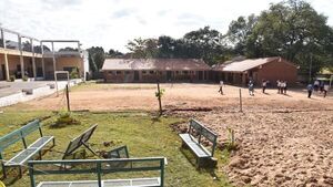 Alumnos de colegio de Lambaré reclaman estar sin docentes en cinco materias