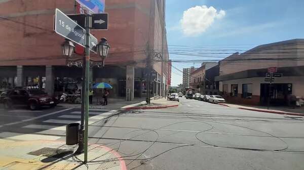 Cables caídos en microcentro de Asunción: un peligro del que nadie se hace cargo - Nacionales - ABC Color