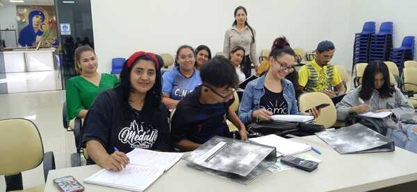 En desarrollo el curso de cajero comercial en la Gobernación organizado por el SNPP - Radio Imperio 106.7 FM