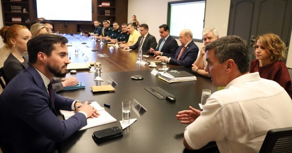 Peña recibe a asesores norteamericanos y pone el bloqueo a la carne paraguaya en el centro de la reunión