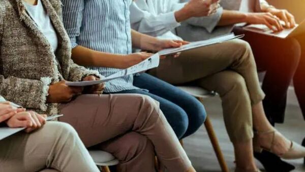Educación vs. mercado laboral: ¿Desconexión en las expectativas salariales de jóvenes?