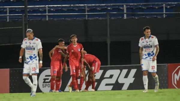 Nacional regala un tiempo y sufre dura derrota en debut de Bernay