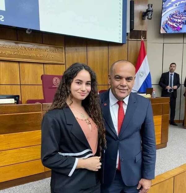 Joven asistente es beneficiada con aumento salarial en Cámara de Diputados - Política - ABC Color