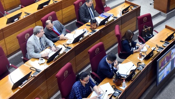 Mayoría en Comisión del Senado dictaminó contra desafuero de Abdo