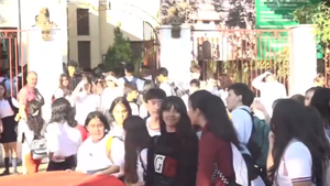 Estudiantes de CNC se manifiestan y cierran la avenida Eusebio Ayala