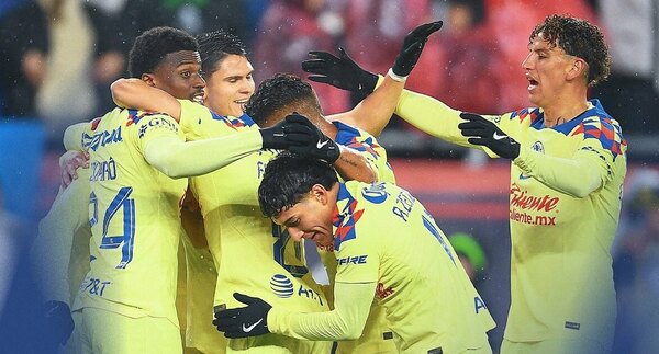 Versus / Con Sánchez como titular, América pone un pie en semis de la Concachampions