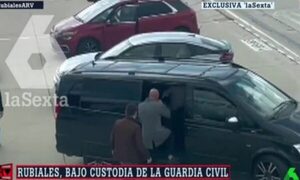 Luis Rubiales fue detenido apenas llegó de vacaciones y luego se abstuvo de declarar