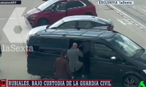 Luis Rubiales fue detenido apenas llegó de vacaciones y luego se abstuvo de declarar