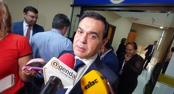 Canciller anuncia cierre de 5 embajadas