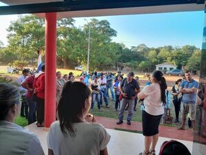 Sin tierras sitian local Municipal de Puentesiño