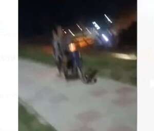 Motos también suben a las veredas en zona Costanera  - Soy un viral - ABC Color