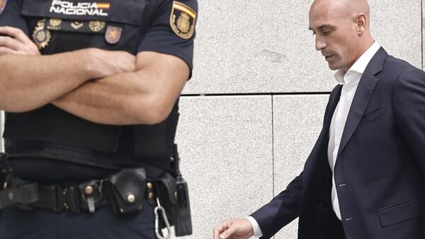 En libertad Luis Rubiales tras declarar ante la Guardia Civil