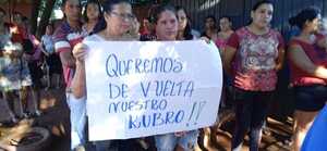 Padres de escuela Santo Domingo Savio emprenden manifestación pidiendo devolución de rubros - Radio Imperio 106.7 FM